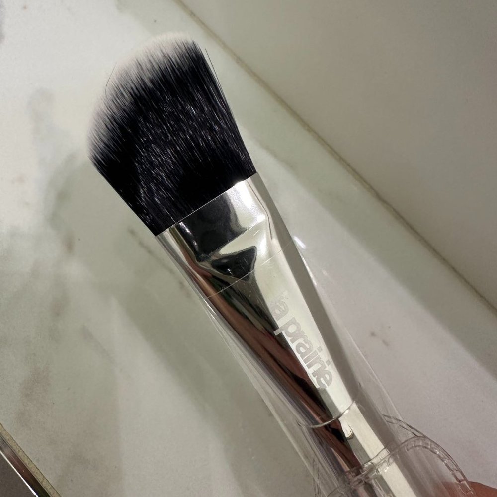 La Prairie foundition brush